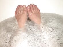 Emäntä saa sinut palvomaan hänen valtavaa persettään