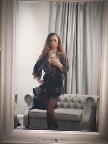 Paljastavia kuvia seksikkäissä alusvaatteissa