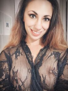 Paljastavia kuvia seksikkäissä alusvaatteissa