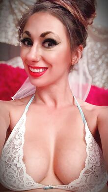 Paljastavia kuvia seksikkäissä alusvaatteissa